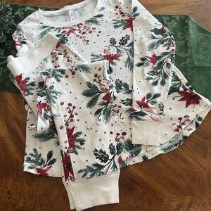 Gilligan & OMalley  Christmas Holiday Thermal Pajamas W/Poinsettias , Medium EUC
